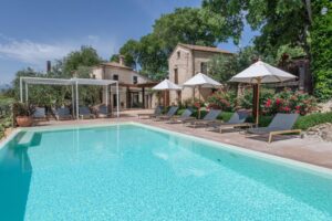 piscine avec vue sur les vignes des Abruzzes