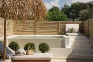 piscine privée sur la terrasse d'une suite du Tenuta Negroamaro dans les pouilles