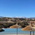 piscine avec vue panoramique sur le Grand Atlas au Maroc