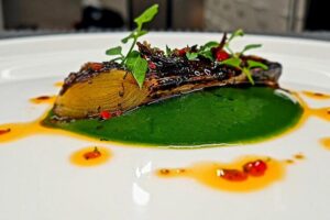 plat servi au restaurant bistronomique de l'hôtel La Marine à Groix