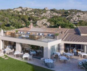 Rooftop idéal pour prendre un verre le soir au coucher du soleil avec une vue mer