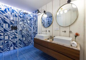 douche aux couleurs bleus méditerranéens