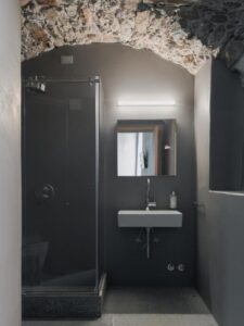 salle de douche voûtée