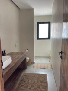 salle de douche des chambres de l'hôtel à lalla takerkoust