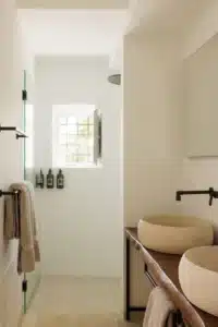 salle de bain d'une suite à l'hôtel Tenuta Negroamaro