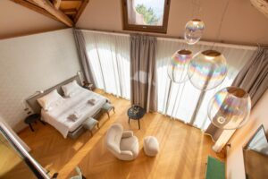 Suite spacieuse en duplex à l'hôtel Villagio Narrante Cascina Galarej