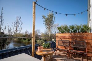 terrasse privée d'une chambre à la chambre d'hôtes Lodge et Loft