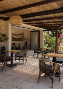 salle à manger extérieure de l'hôtel Tenuta Negroamaro