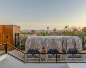 transat sur un rooftop de Marrakech dans un hôtel de luxe
