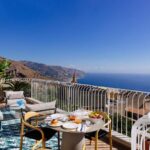 incroyable vue mer en sicile depuis la terrasse aménagée de la Casa Giafari