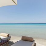 plage privée de l'hôtel Sani club sur la mer Egée en Grèce