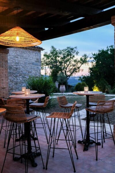 terrasse du bar dans le domaine Borgo Castello Panicaglia