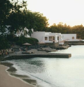 bungalows et plage privée dans un hôtel 5* de Agios Nikolaos