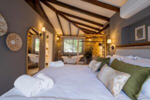chambre double avec baignoire victorienne dans la chambre dans un hôtel proche de fethiye en Turquie