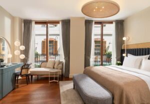 chambre cosy de l'hôtel Ecole St. Pierre au centre d'Istanbul dans le quartier de Galata