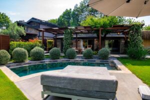 villa avec piscine privée dans le jardin
