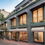 façade magnifiquement rénovée de l'hôtel Ecole St. Pierre dans Istanbul