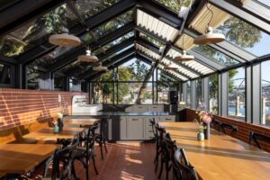 Pavillon de jardin servant au rafraîchissement pendant la journée et au service du petit déjeuner le matin