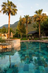 piscine commune à plusieurs villas de l'hôtel kayavillas exclusive boutique hôtel