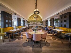 salle de restaurant intérieur village vacances hof van saksen