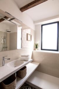 une des 2 salles de douche de la maison