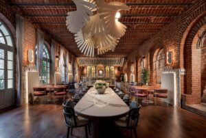 salle du restaurant italien dans une ancienne école française à Istanbul