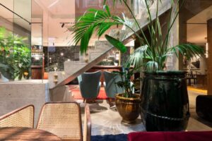 salon et bar utilisé également pour le petit déjeuner