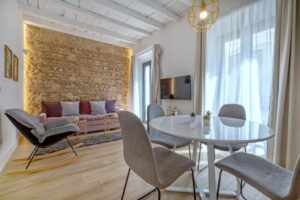 séjour d'un appartement à louer en plein centre de Cordoue dans le quartier de la Juderia