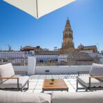Magnifique terrasse avec vue sur les toits dans un appartement en location vacances à Cordoue