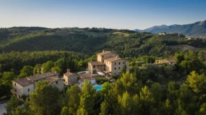 vue aérienne du Domaine hôtel agritourisme familial borgo castello panicaglia