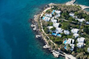 vue aérienne de l'hôtel Minos Beach Art Hotel 5* à Agios Nikolaos