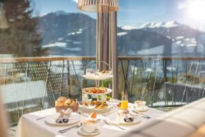 petit déjeuner à l'hôtel My Arbor pris face aux montagnes