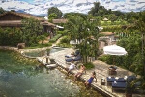 piscine en forme de rivière à l'hôtel Reverie Siam à Pai en Thaïlande