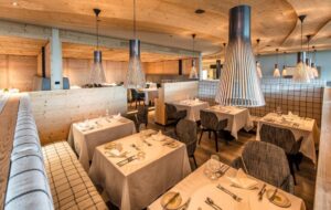 salle de restaurant de l'hôtel dans le Trentin-Haut-Adige
