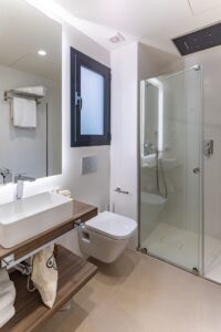 salle de douche d'un hôtel à Carthagène