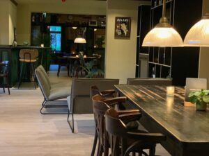 salon et réception où il est possible de prendre le petit déjeuner