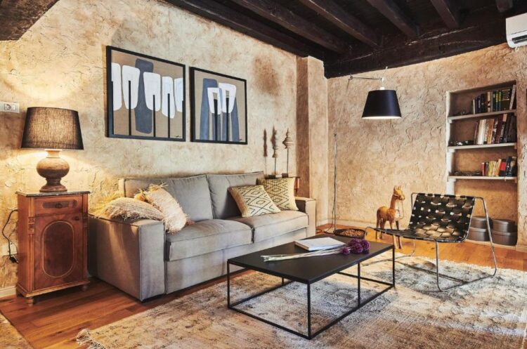 séjour d'une petite maison avec 2 chambres