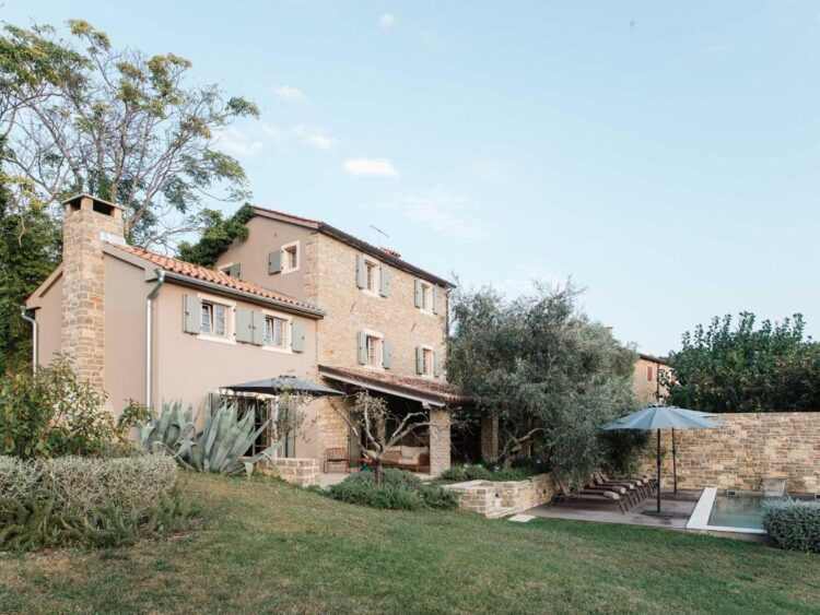 villa à louer avec 3 chambres et piscine privée dans la région d'Istrie en Croatie