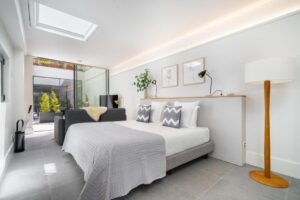 suite famille avec patio, lit double et canapé lit