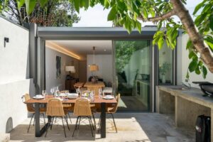 terrasse de la villa avec barbecue