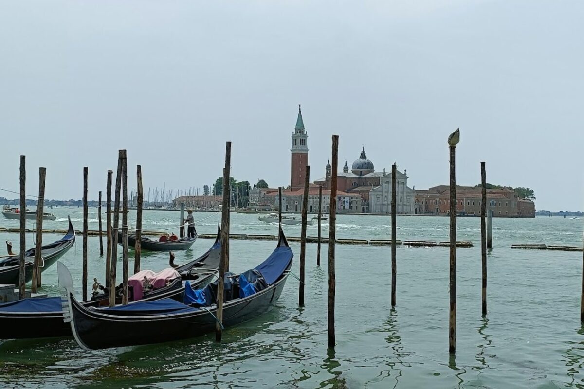 Vue des canaux de Venise et de l'abbaye San Giorgio Maggiore