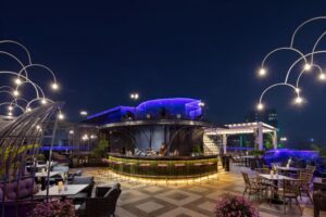 toit terrasse, rooftop, avec bar et vue à 360 degrés sur la ville de Hanoï