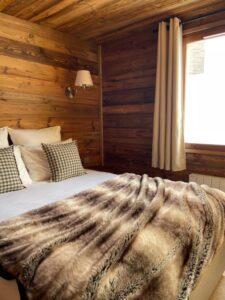 une des chambres doubles de l'appartement 4 chambres pour 10 personnes à Pra Loup 1500