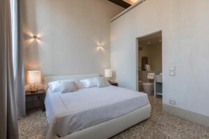 chambre avec salle de douche d'un appartement 3 chambres au Palazzo Morosini Degli Spezierri de Venise