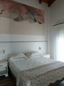 chambre double climatisée à la Casale ai Prati à proximité de la station balnéaire de Lignano Sabbiadoro