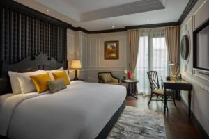 chambre double avec balcon à l'hôtel Aira Boutique Hanoï Hotel & Spa au Vietnam
