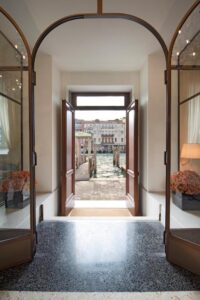 entrée de l'hôtel H10 Palazzo Canova donnant sur le Grand Canal de Venise