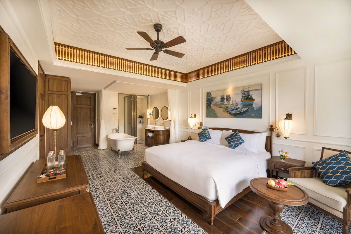 chambre double cosy, élégante mélangeant des éléments traditionnels vietnamiens et de confort moderne