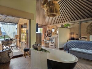 spacieuse villa lagon à la décoration d'inspiration africaine à réserver dans un hôtel de Tenerife