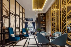 salon dans le lobby de l'hôtel mélangeant harmonieusement le style traditionnel vietnamien avec des touches contemporaines
